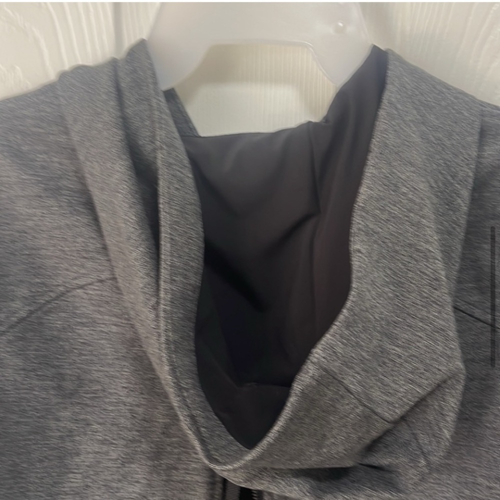 Lululemon City Trek Jacket in Heathered Black Size 4 - Picture 6 of 9